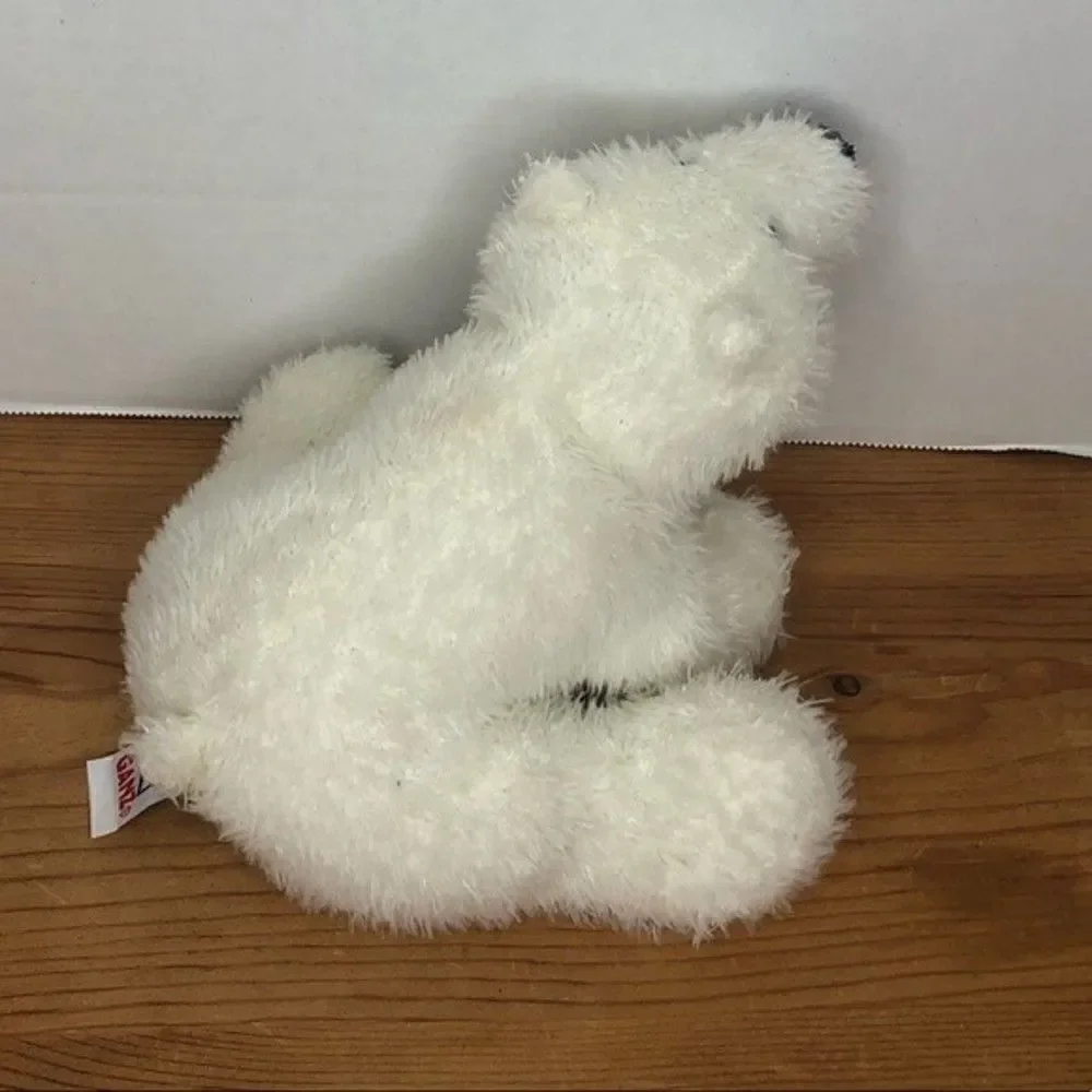 Ganz white polar bear